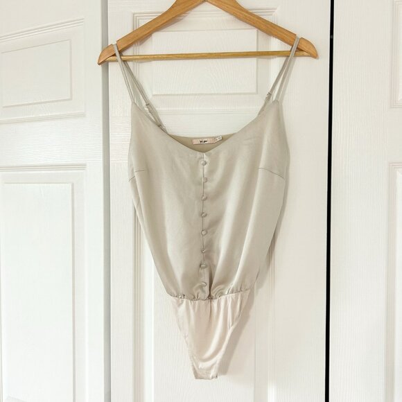 Francesca’s Mi Ami Champagne Satin Button Front Bodysuit Women’s Size XS - Picture 2 of 9